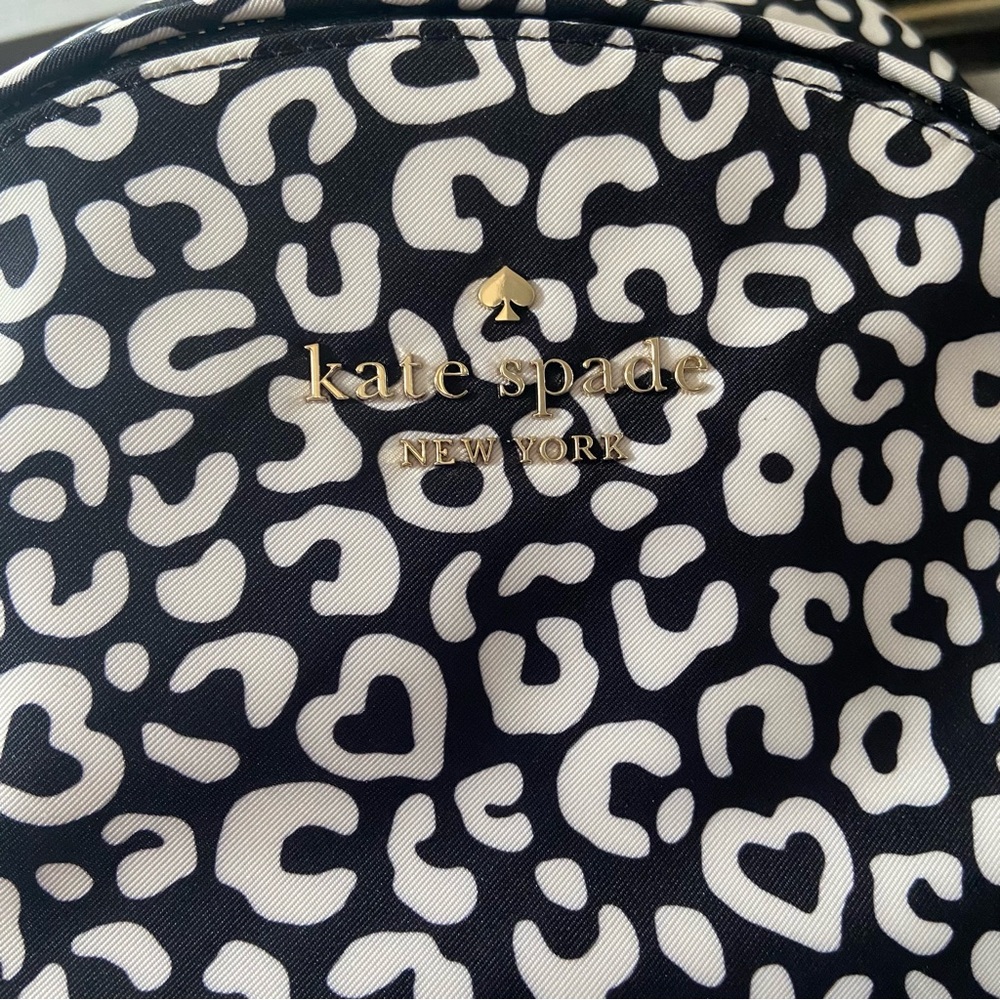 Kate Spade New York Medium Backpack Graphic Leopard Chelsea New KF338 $299 Ret - Picture 2 of 10